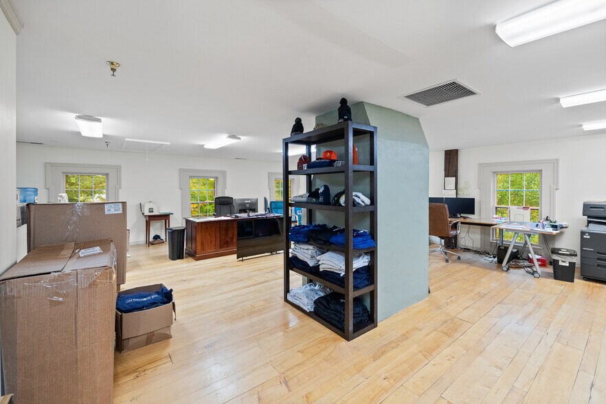 More Photos Of 114 Cemetery Ave, Manchester Center Office For Sale