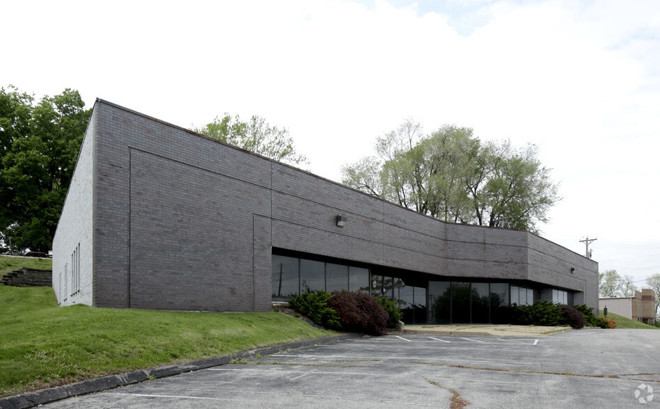 More Photos Of 3375-3377 Hollenberg Dr, Bridgeton Light Distribution For Sale