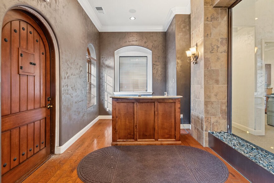 More Photos Of 829 San Benito St, Hollister Office For Sale