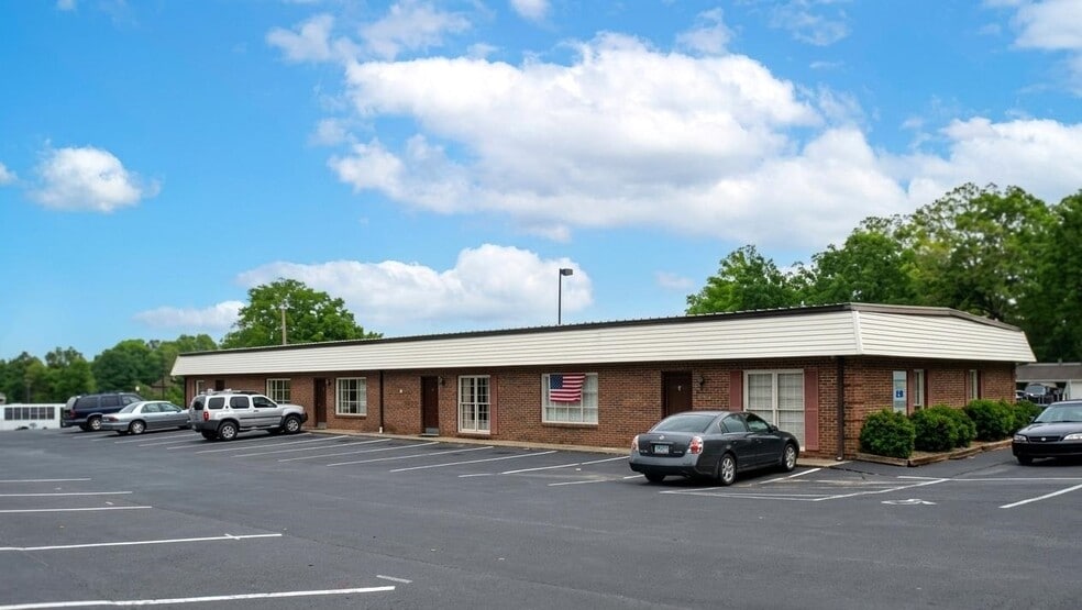 Primary Photo Of 1305-1307 E Franklin St, Monroe Medical For Lease