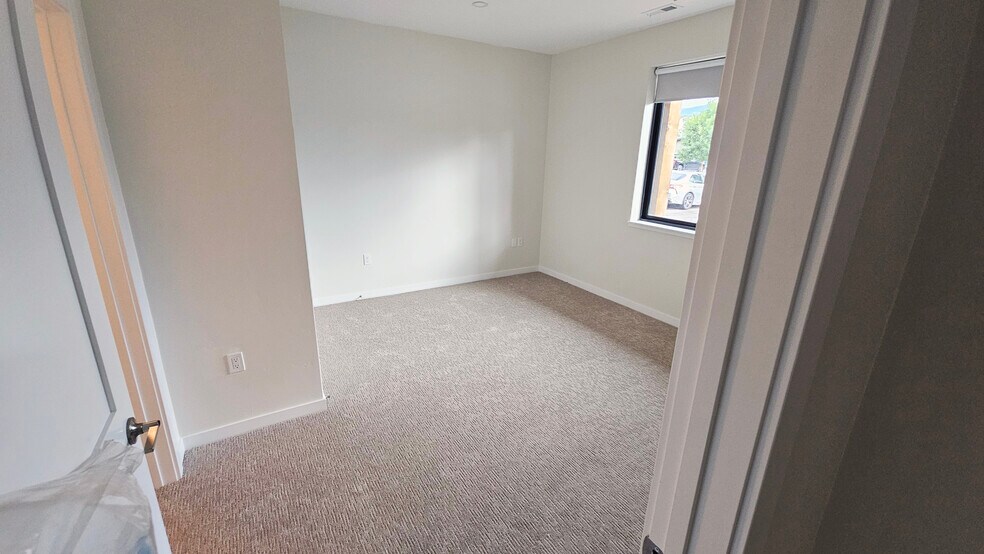 More Photos Of 700 Red Table dr, Gypsum Apartments For Sale