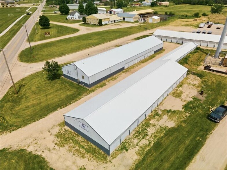 More Photos Of 301 Old Dubuque Rd, Anamosa Warehouse For Sale