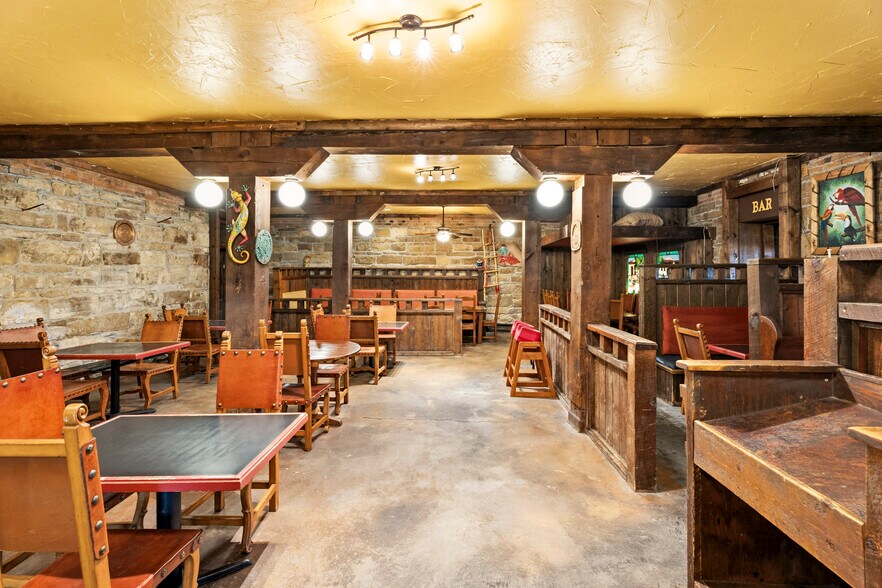 More Photos Of 8 S Grand Ave, Montrose Storefront Retail Residential For Lease