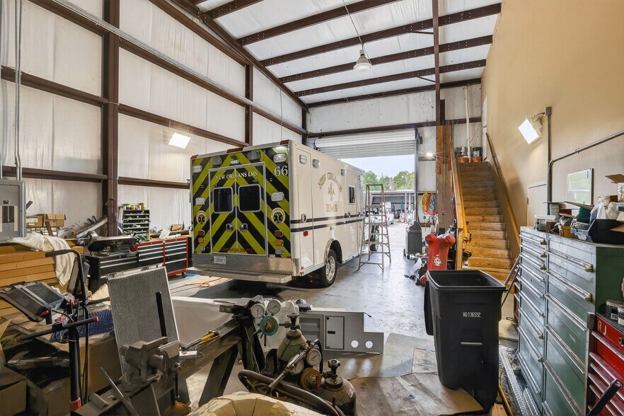 More Photos Of 15590 Florida Blvd, Baton Rouge Showroom For Sale