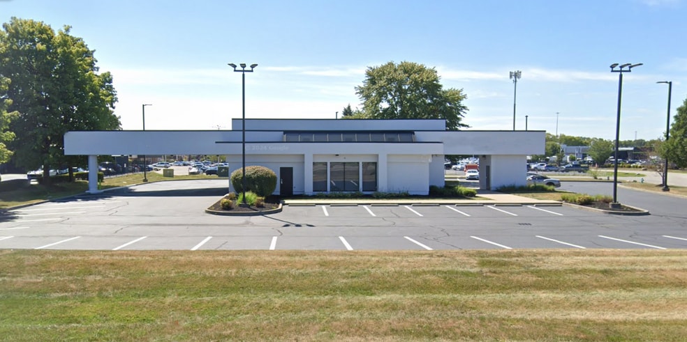 Primary Photo Of 3401 E 96th St, Indianapolis Bank For Lease