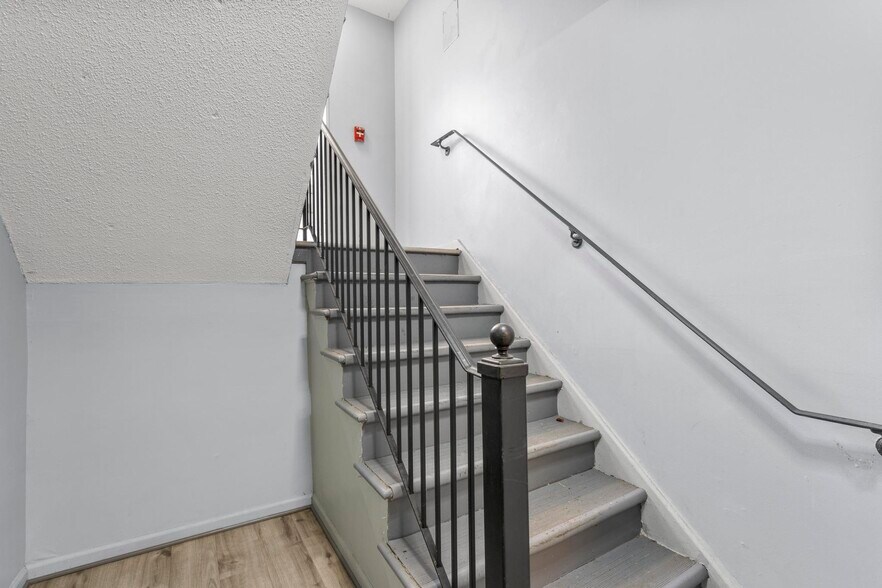 More Photos Of 36 Huntington St, Hartford Apartments For Sale