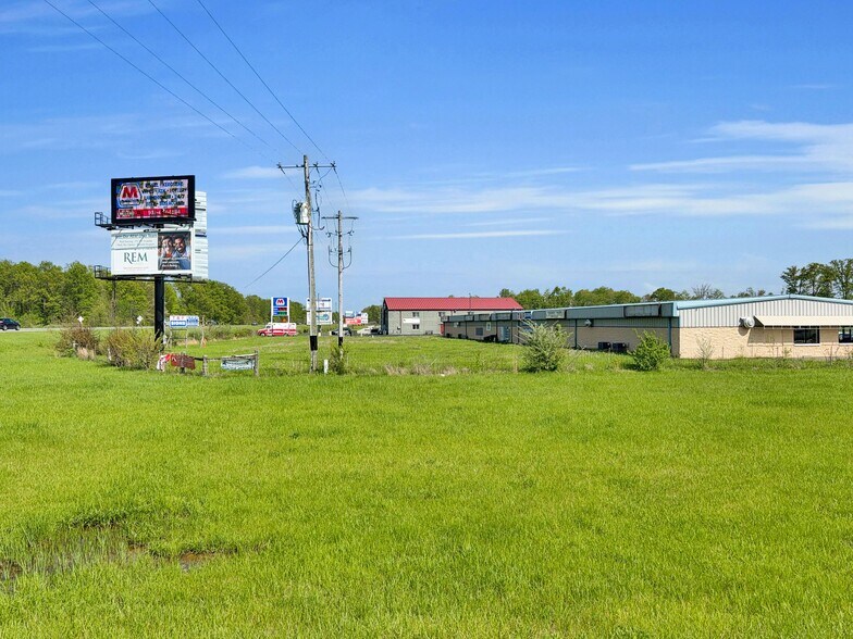 More Photos Of 101-117 32 Pky, Williamsburg Storefront For Lease