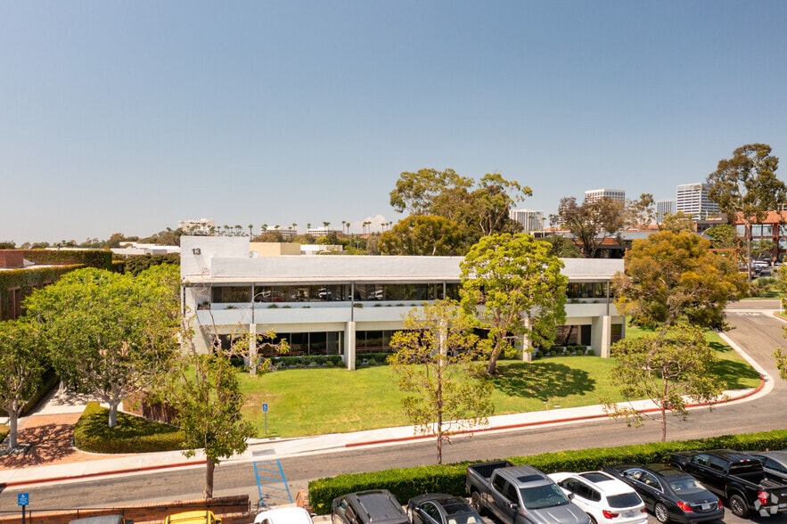 More Photos Of 13 Corporate Plaza Dr, Newport Beach Office For Lease