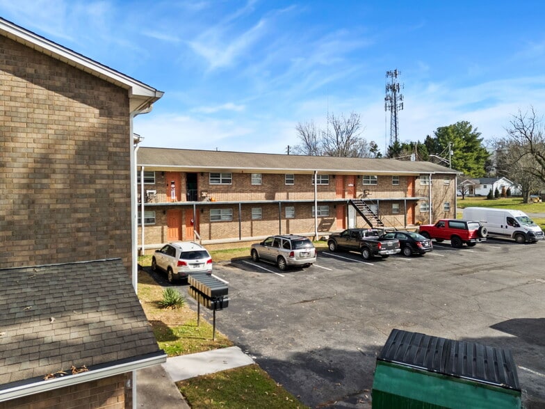 More Photos Of 211 Elyria Dr, Knoxville Apartments For Sale