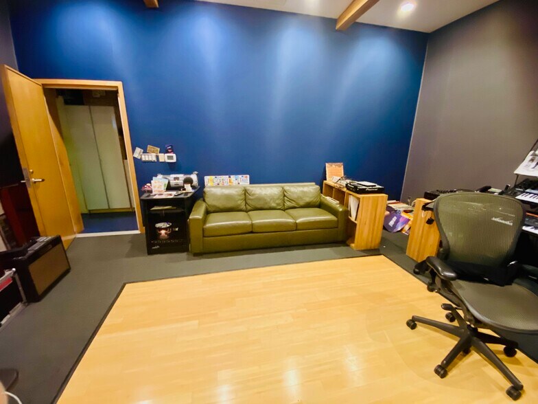 More Photos Of 4940 Vineland Ave, North Hollywood Loft Creative Space For Sale