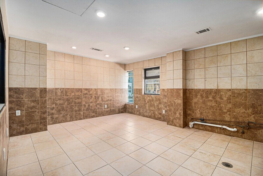 More Photos Of 324 E Paces Ferry Rd NE, Atlanta Storefront Retail Office For Lease