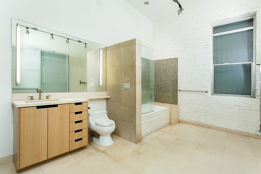 More Photos Of 8 Brooks Ave, Venice Apartments For Lease