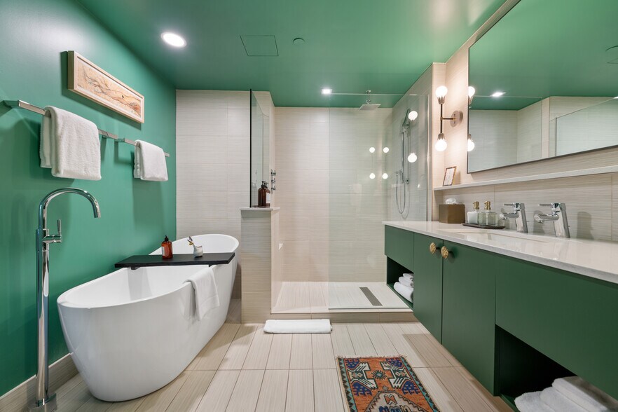 More Photos Of 1123 E 11th St, Austin Hotel For Sale