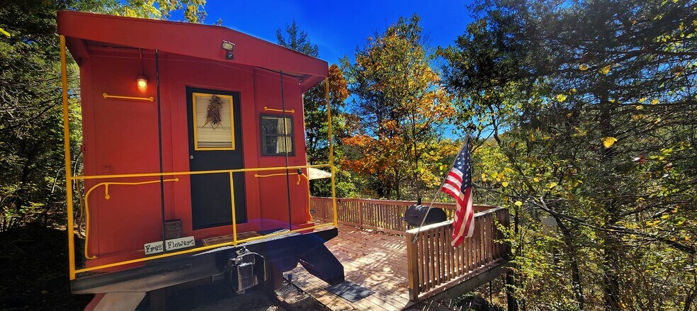 More Photos Of County Road 222, Eureka Springs Hotel For Sale