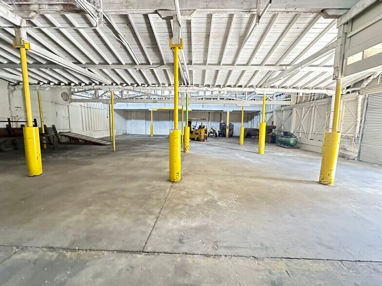 More Photos Of 323 S Fir St, Medford Warehouse For Sale