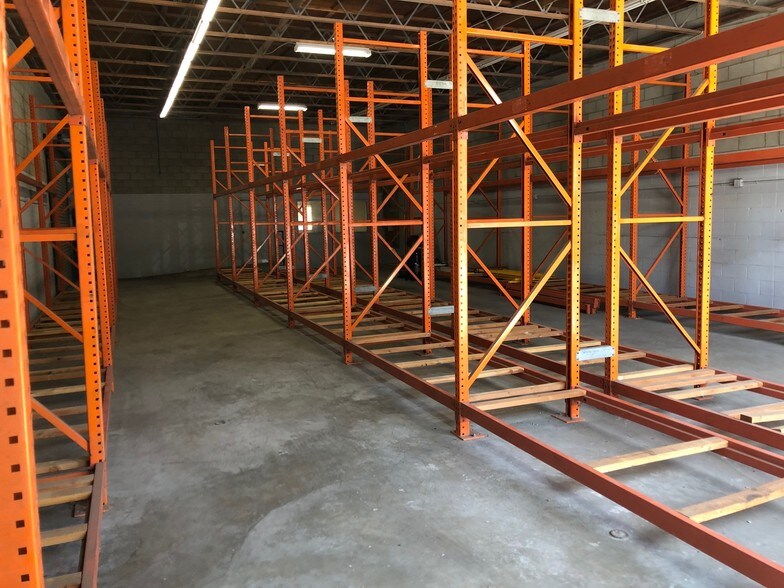 More Photos Of 18212-18216 Parthenia St, Northridge Service For Lease