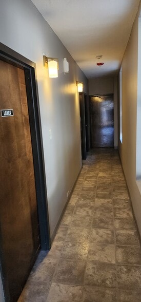 More Photos Of 2144 S Macarthur Blvd, Springfield Office For Lease