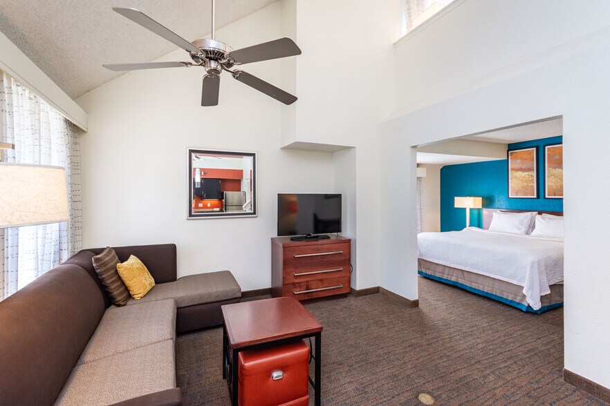 More Photos Of 1530 Howe Ave, Sacramento Hotel For Sale