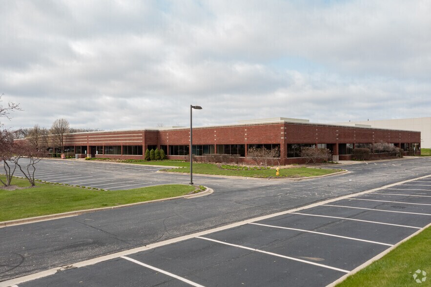 More Photos Of 1580-1598 S Lakeside Dr & Bur Wood Dr, Waukegan Warehouse For Sale