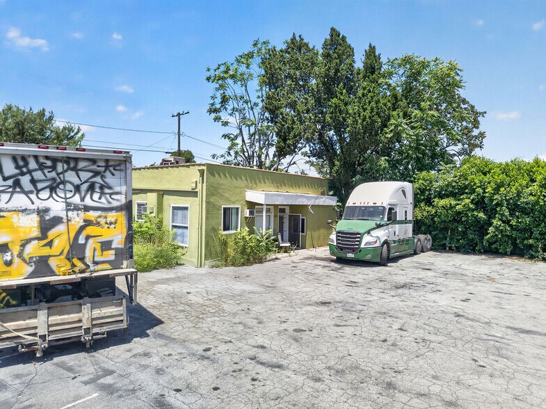 More Photos Of 435 S Main St, Burbank General Retail For Sale