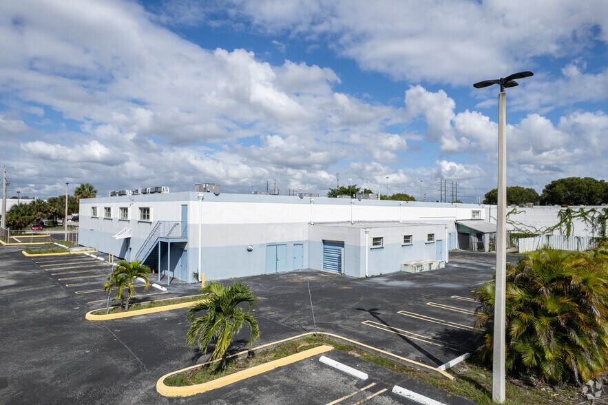 More Photos Of 7262 NW 68th St, Miami Office For Lease