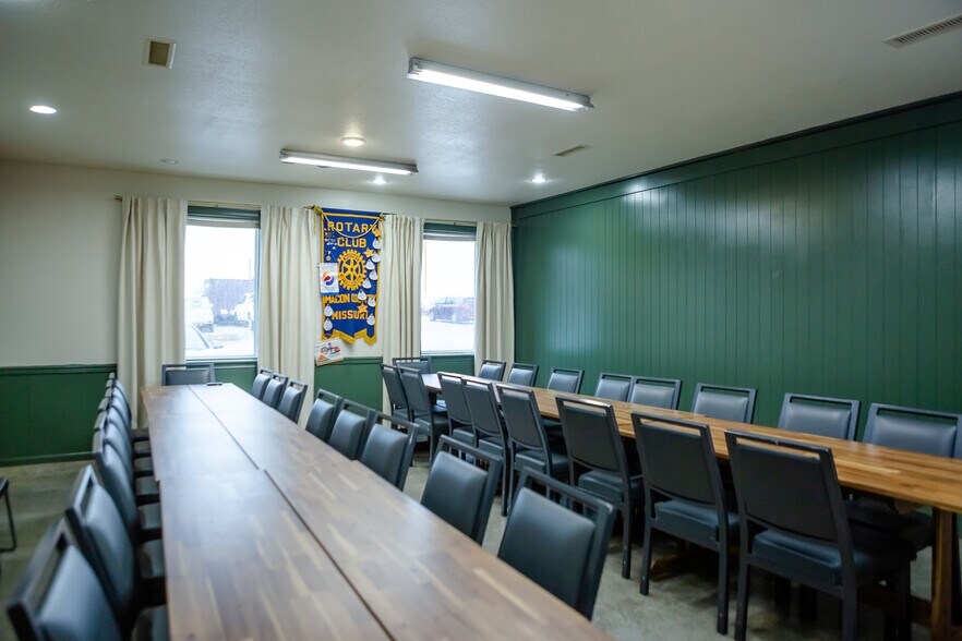 More Photos Of 2015 N Missouri St, Macon Restaurant For Sale