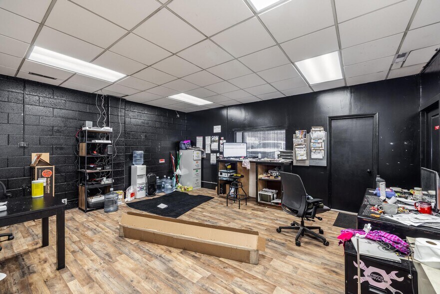 More Photos Of 511 N 1300 E, St George Warehouse For Sale