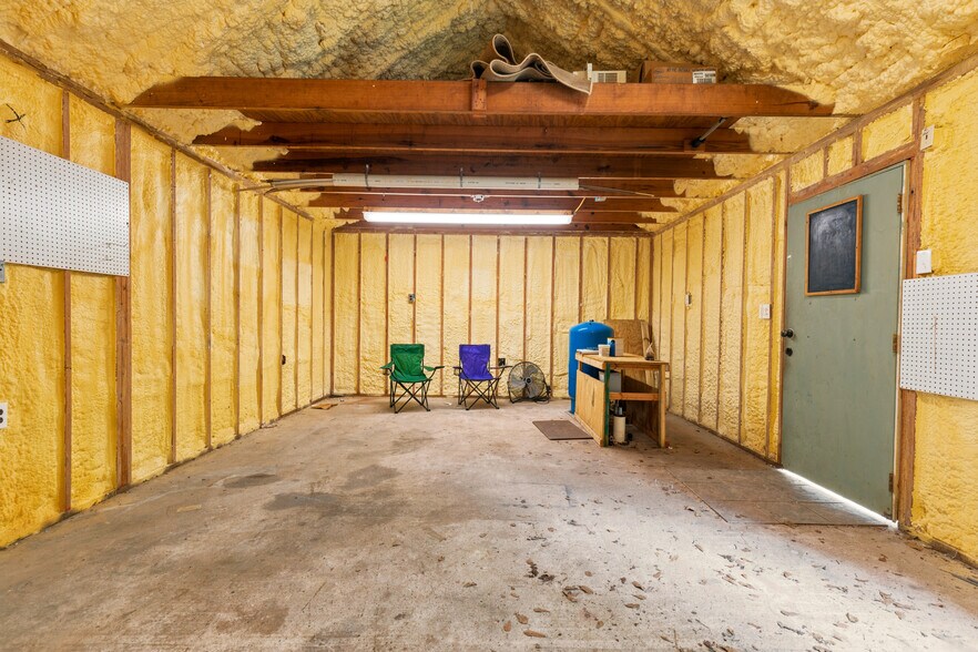 More Photos Of 7362 Washington Ave, Montgomery Flex For Sale