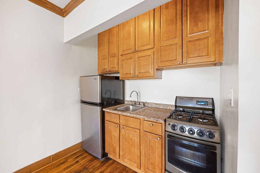 More Photos Of 1400-1410 W Devon Ave, Chicago Apartments For Sale