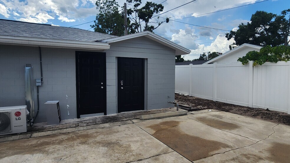 More Photos Of 5113 Memorial Hwy, Tampa Office For Lease