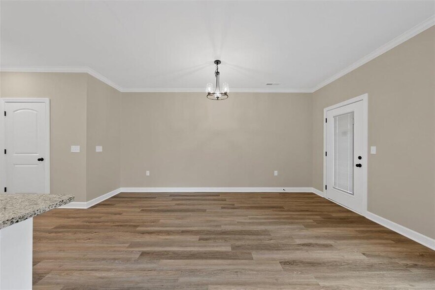 More Photos Of 721 Plano Rd, Bowling Green Apartments For Sale