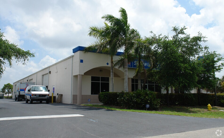 More Photos Of 17131 Alico Center Rd, Fort Myers General Retail For Sale