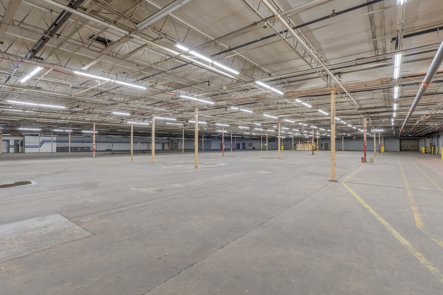 More Photos Of 535 Macon St, McDonough Distribution For Sale