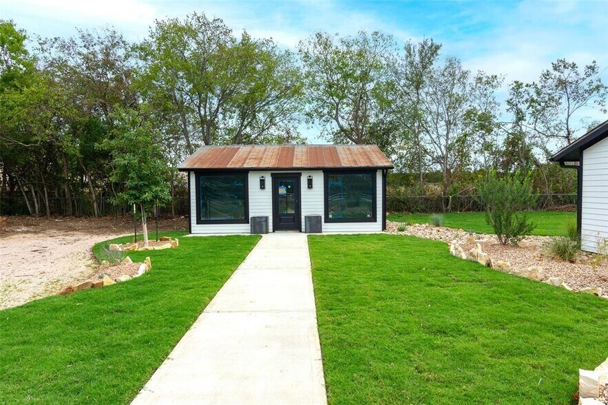 More Photos Of 27320 Ranch Road 12, Dripping Springs Office For Sale