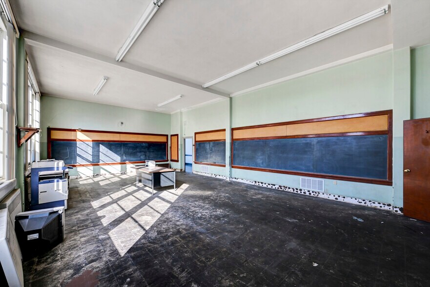 More Photos Of 301 Delaware Ave, Olyphant Office For Sale