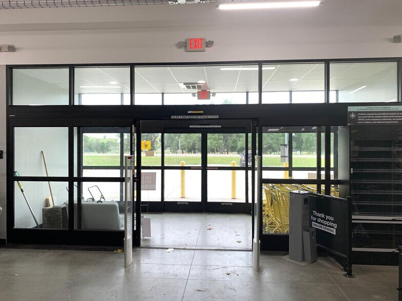 More Photos Of 308 Lignite Ave, Hensler Freestanding For Lease