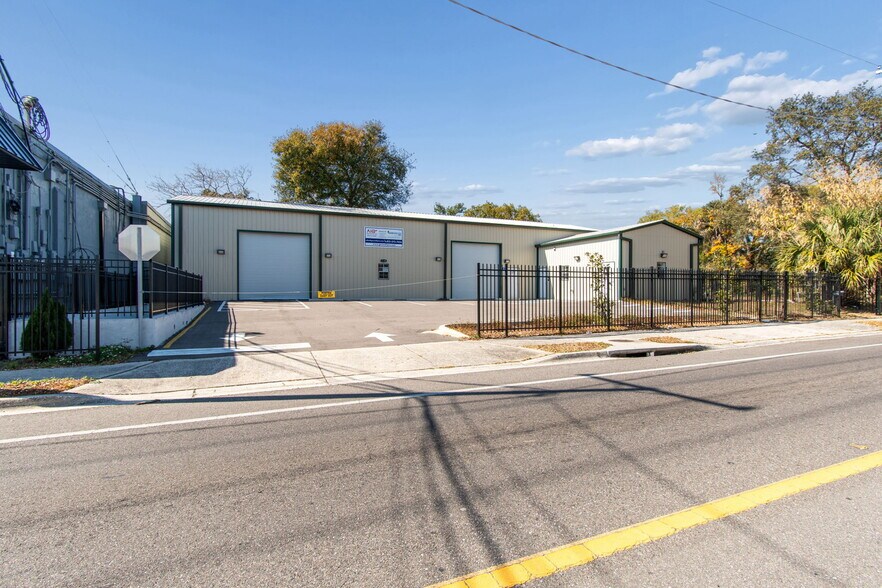 More Photos Of 2820 N 34th St, Tampa Warehouse For Lease