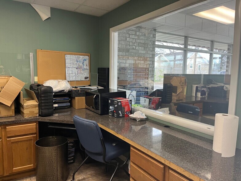 More Photos Of 3504 S Thompson St, Springdale Freestanding For Sale