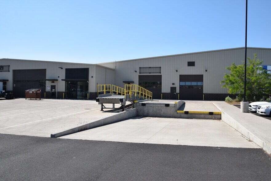 More Photos Of 20495 Murray Rd, Bend Warehouse For Lease