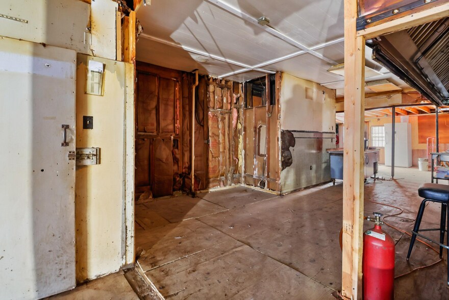 More Photos Of 4 W US Hwy 6, Valparaiso Restaurant For Sale