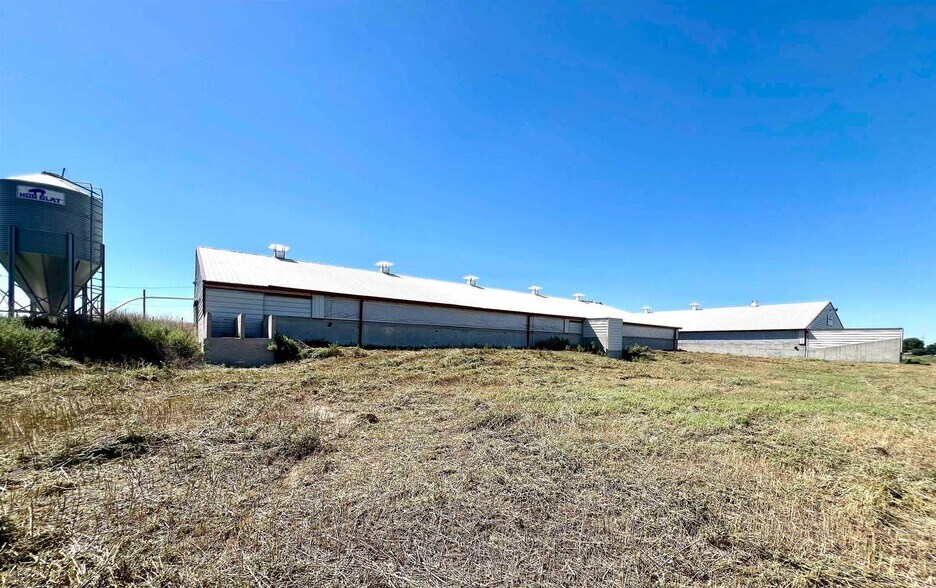 More Photos Of 3313 US 54, Guymon Manufacturing For Sale