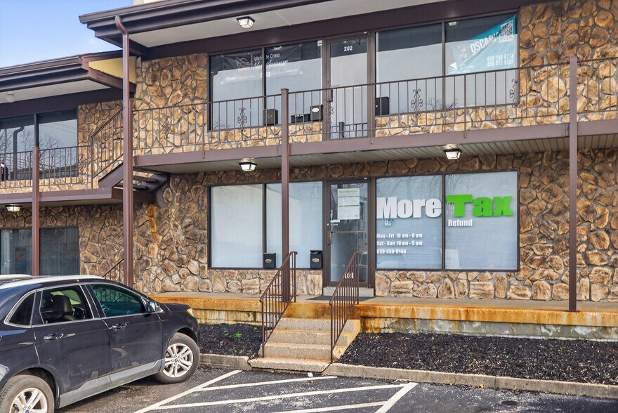 More Photos Of 169-171 E Reynolds Rd, Lexington Freestanding For Lease