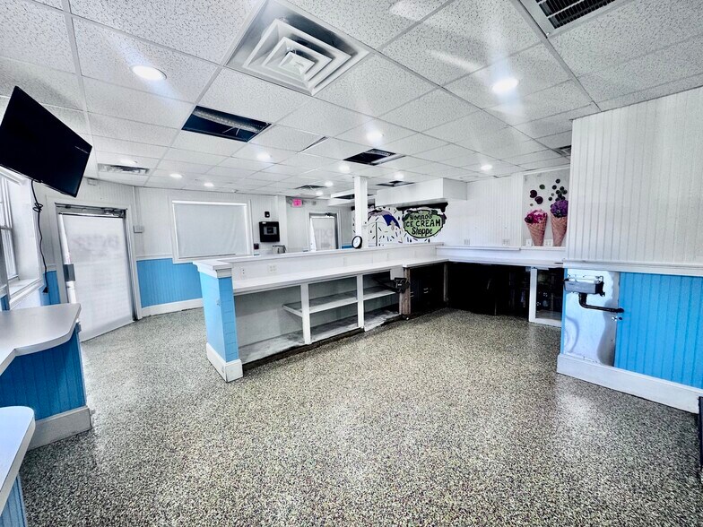 More Photos Of 270 Seabury St, Fall River Storefront For Sale