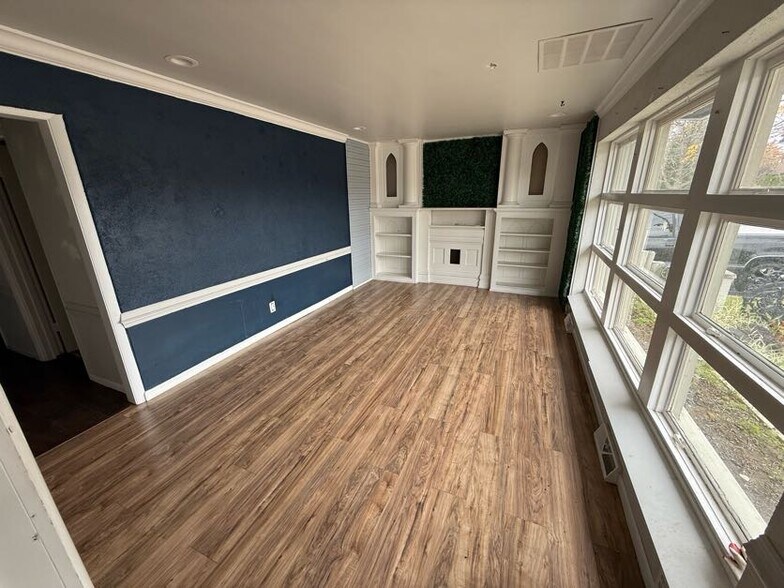 More Photos Of 504 E Dorothy Ln, Dayton Storefront Retail Residential For Sale