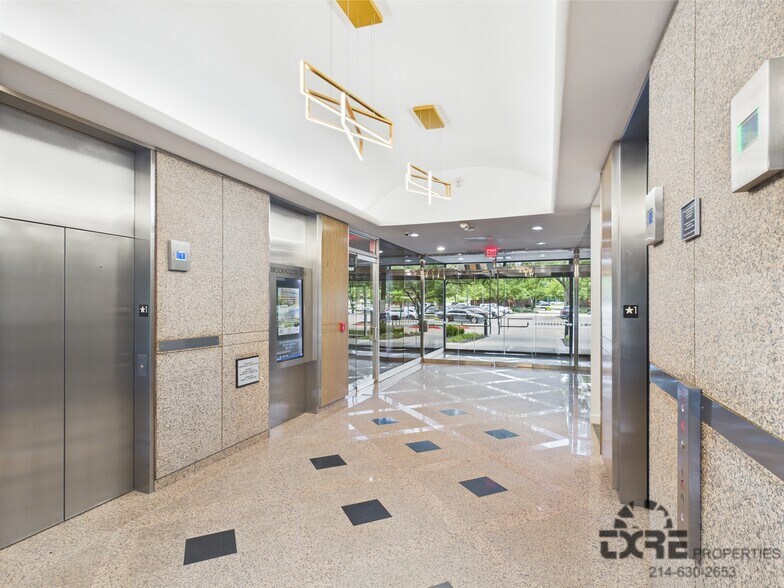 More Photos Of 2301 E Lamar Blvd, Arlington Unknown For Lease