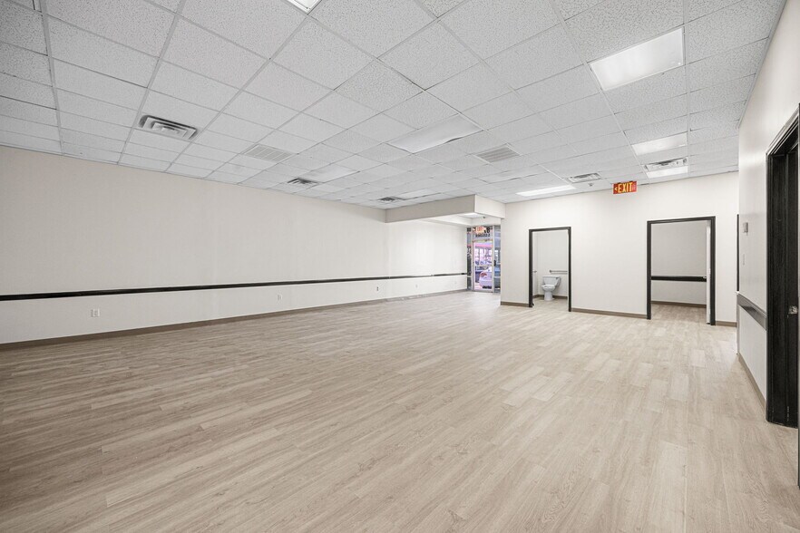 More Photos Of 8777 S Gessner Dr, Houston Freestanding For Lease