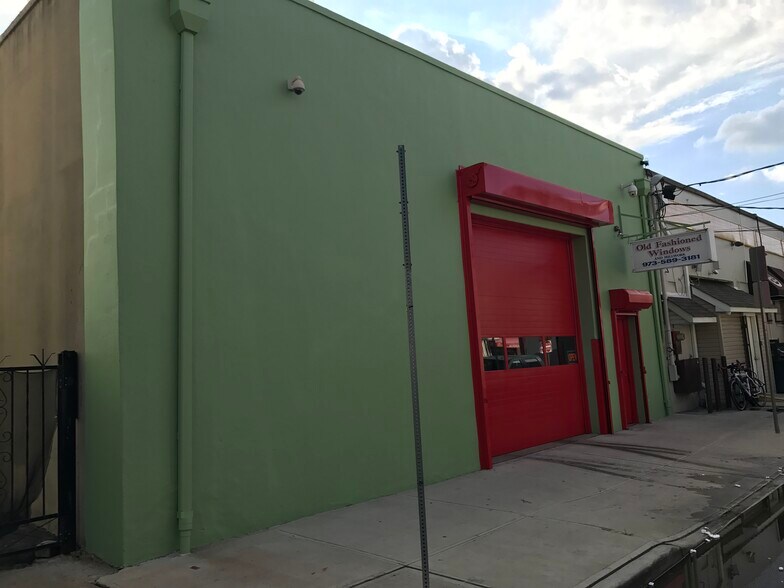 Primary Photo Of 68-70 Garden St, Newark Flex For Sale