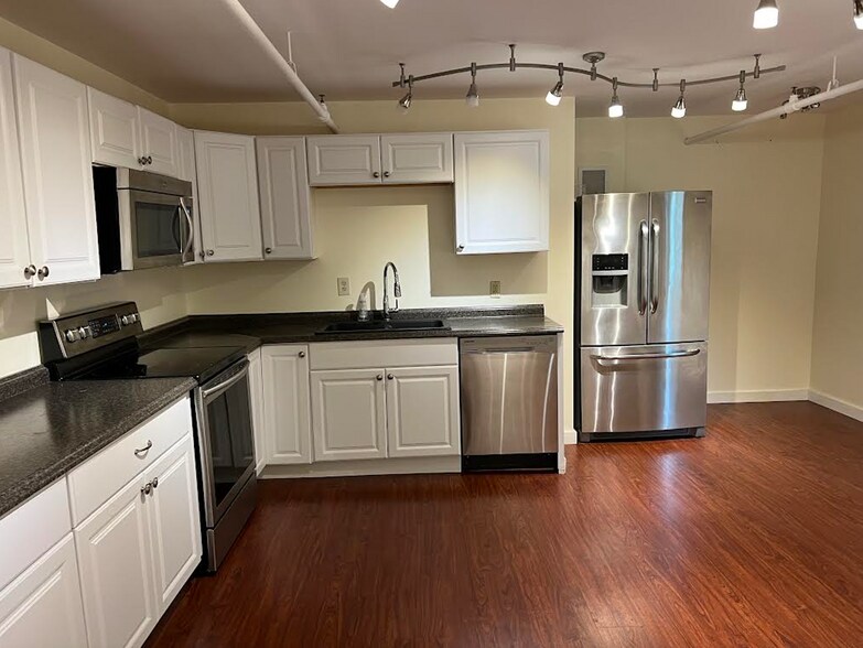 More Photos Of 45 Pearl St, Portsmouth Office For Sale