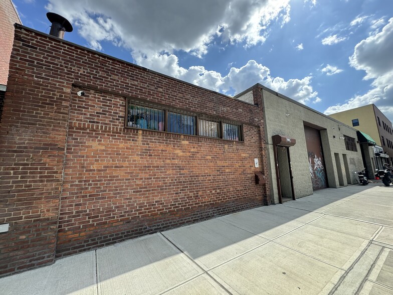 Primary Photo Of 69-18 49th Ave, Woodside Warehouse For Lease