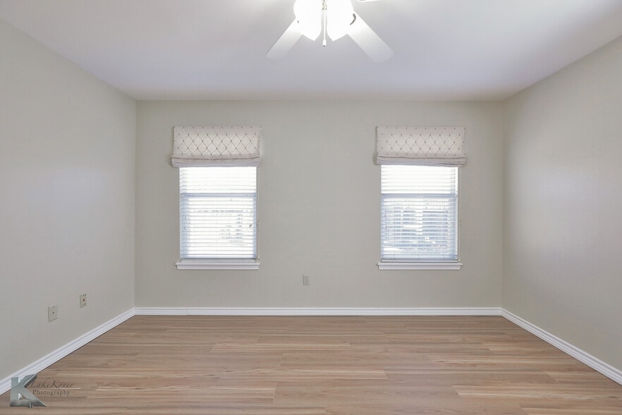 More Photos Of 2810 S 27th St, Abilene Office For Sale